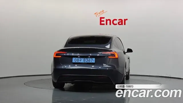 Tesla Model 3 — Фото автомобиля 4