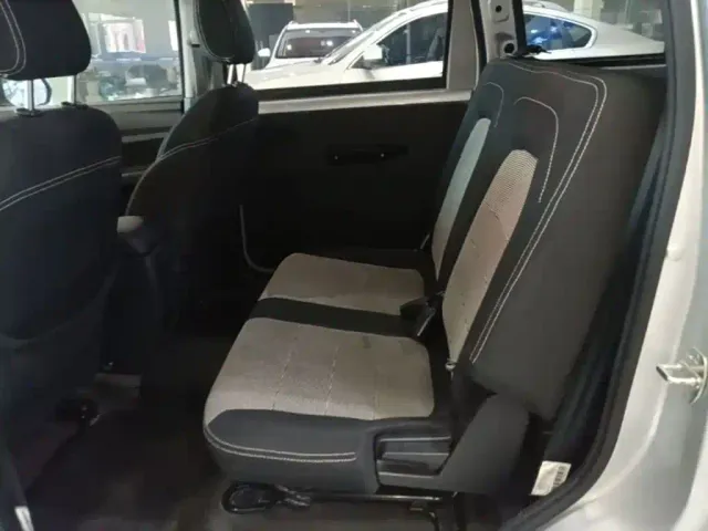 Wuling Hongguang — Фото автомобиля 16