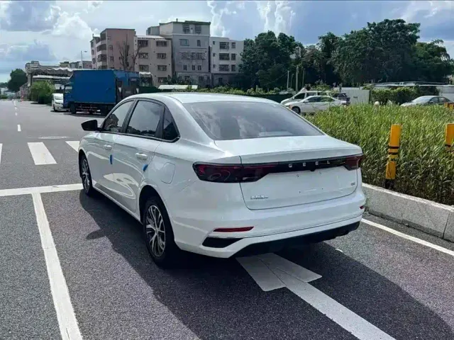Geely Emgrand — Фото автомобиля 6