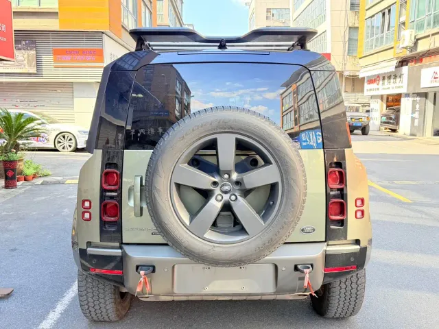 Land Rover Defender — Фото автомобиля 8
