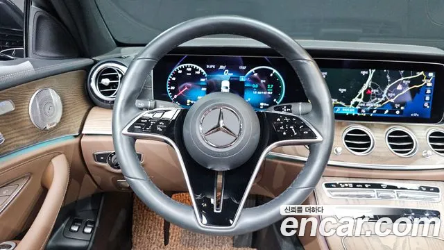 Mercedes-Benz E-Class — Фото автомобиля 10