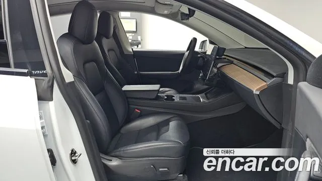 Tesla Model Y — Фото автомобиля 17