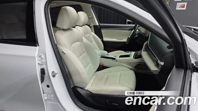 Hyundai Grandeur Grandeur (New) Hybrid — Фото автомобиля 17