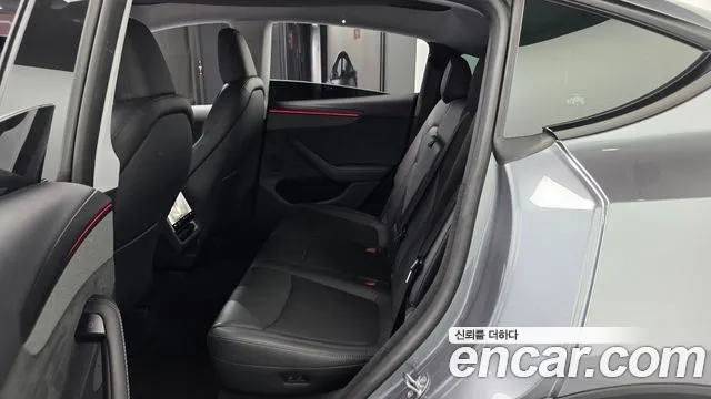 Tesla Model Y — Фото автомобиля 18