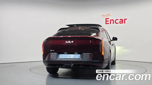 Kia EV4 — Фото автомобиля 4