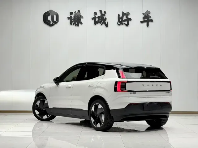 Volvo EX30 — Фото автомобиля 5