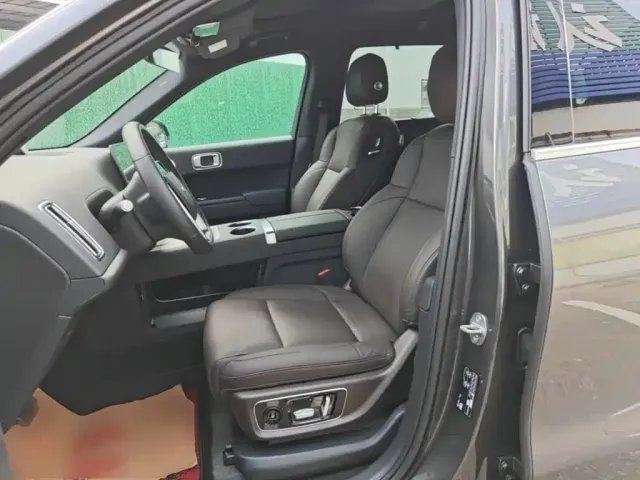 Li Auto L9 — Фото автомобиля 14