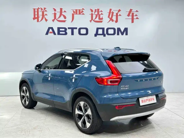 Volvo XC40 — Фото автомобиля 4