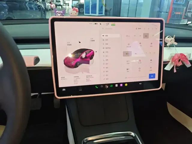 Tesla Model 3 — Фото автомобиля 12