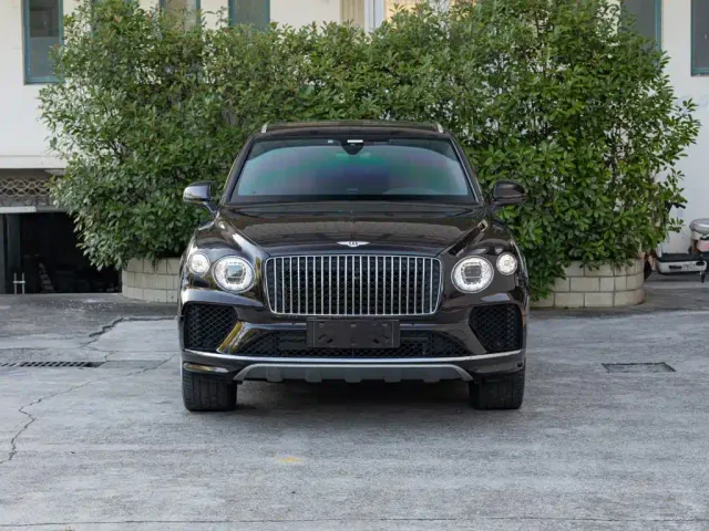 Bentley Bentayga — Фото автомобиля 2