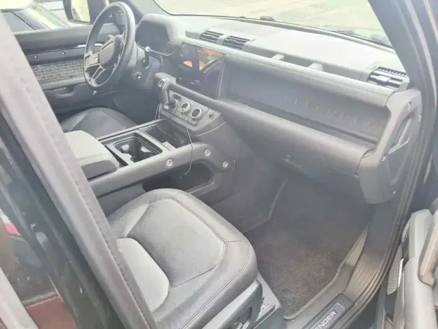 Land Rover Defender — Фото автомобиля 12