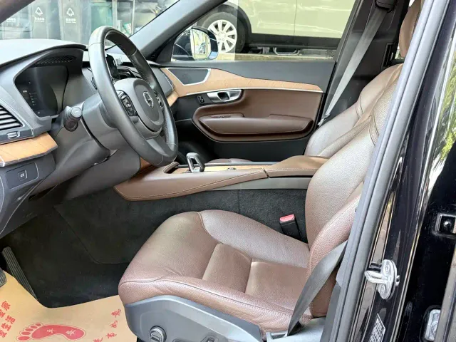 Volvo XC90 — Фото автомобиля 7