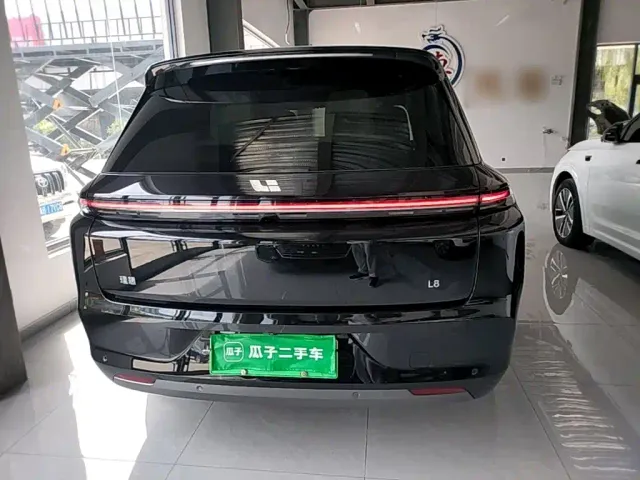 Li Auto L8 — Фото автомобиля 5