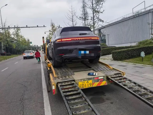 Porsche Cayenne — Фото автомобиля 10
