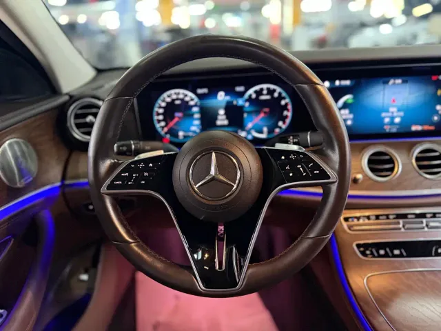 Mercedes-Benz E-Class — Фото автомобиля 8