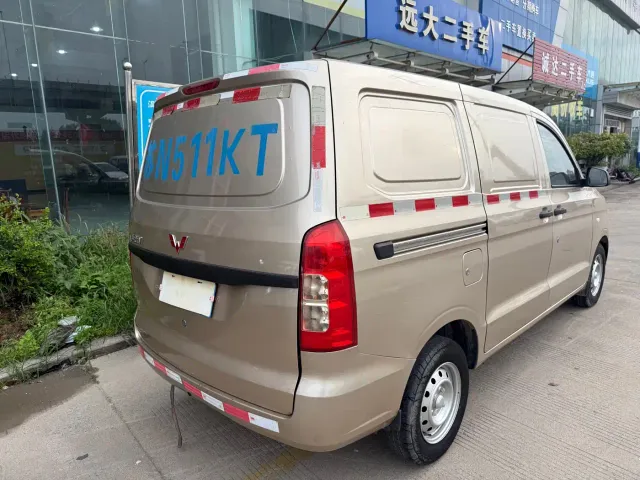Wuling Hongguang V — Фото автомобиля 4