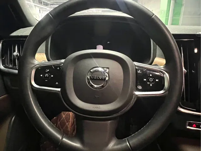 Volvo S90 — Фото автомобиля 4