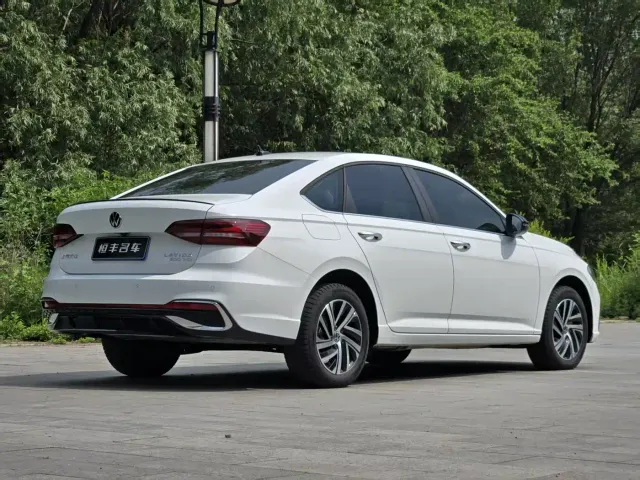 Volkswagen Lavida — Фото автомобиля 5