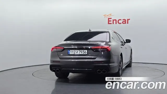 Maserati Quattroporte — Фото автомобиля 4