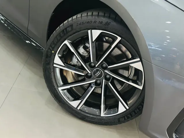 Audi A4L — Фото автомобиля 10
