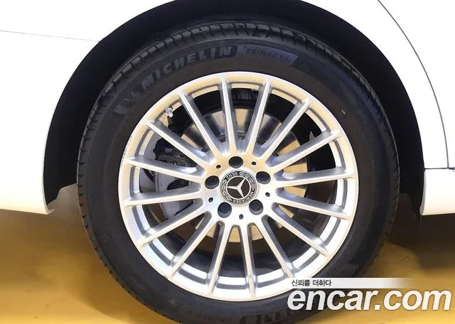 Mercedes-Benz E-Class — Фото автомобиля 5