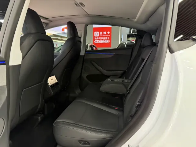Tesla Model Y — Фото автомобиля 7