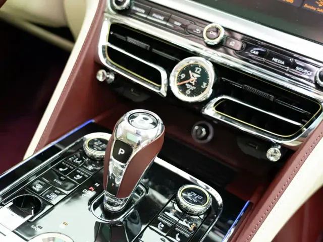Bentley Flying Spur — Фото автомобиля 22