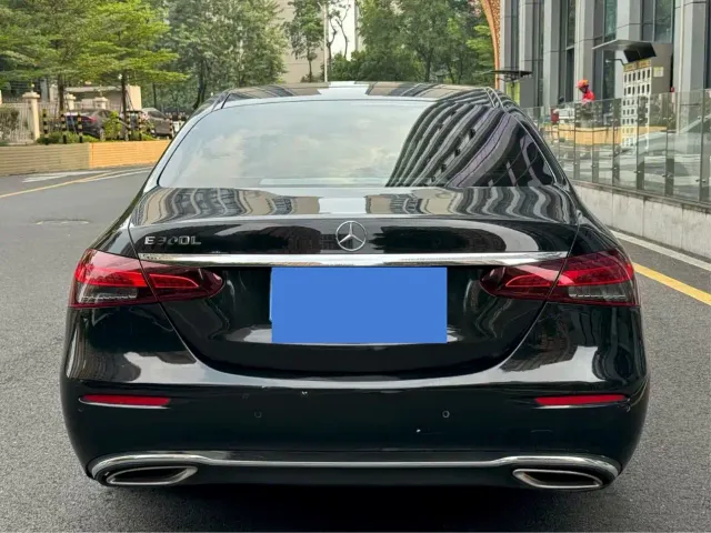 Mercedes-Benz E-Class — Фото автомобиля 4