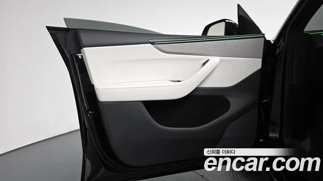 Tesla Model Y — Фото автомобиля 5