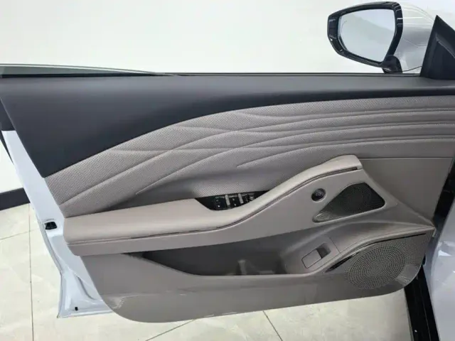 Geely Galaxy Xingyao 8 — Фото автомобиля 7