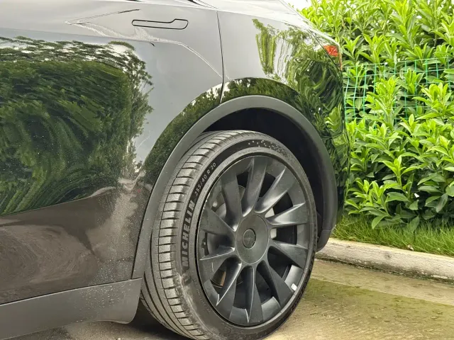 Tesla Model Y — Фото автомобиля 10