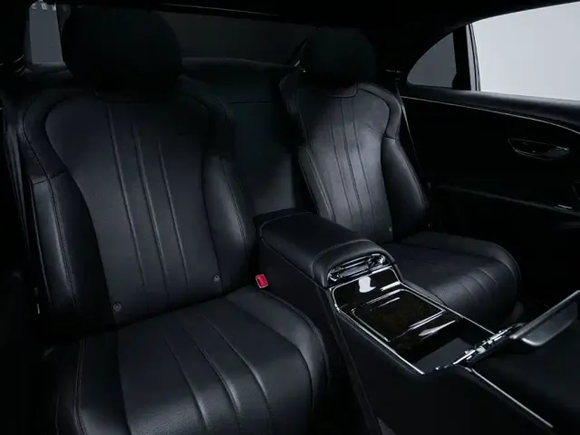 Bentley Flying Spur — Фото автомобиля 12