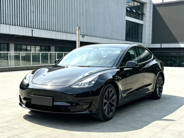 Фотография автомобиля — Tesla Model 3