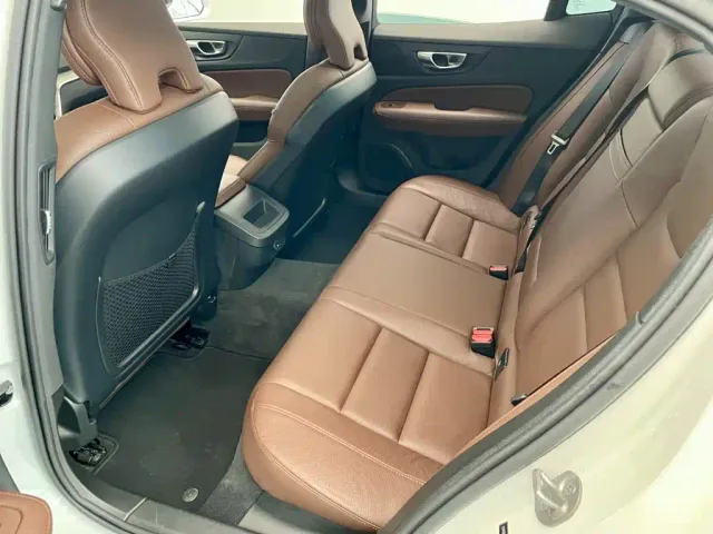 Volvo S60 — Фото автомобиля 7