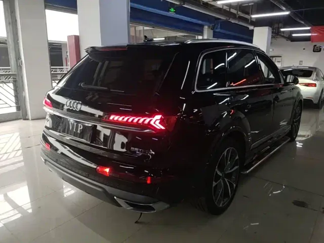 Audi Q7 — Фото автомобиля 6