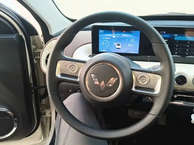 Wuling Bingo — Фото автомобиля 10