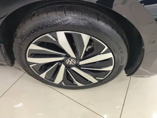 Volkswagen Passat — Фото автомобиля 6