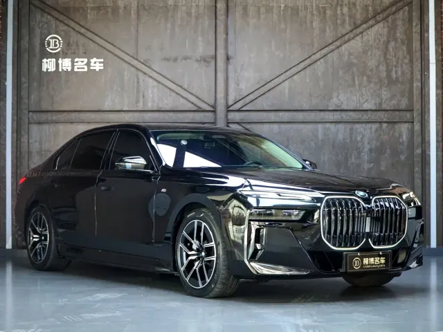 BMW i7 — Фото автомобиля 21