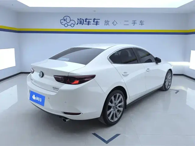 Mazda Axela — Фото автомобиля 3