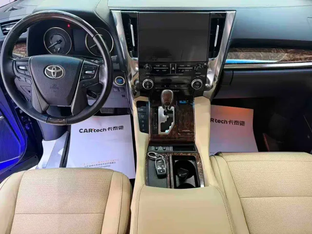 Toyota Alphard — Фото автомобиля 7