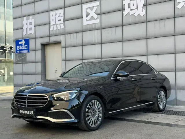 Фотография автомобиля — Mercedes-Benz E-Class