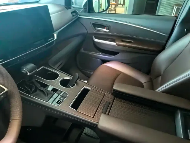Toyota Granvia — Фото автомобиля 6