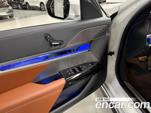 BMW 7 Series G70 — Фото автомобиля 11