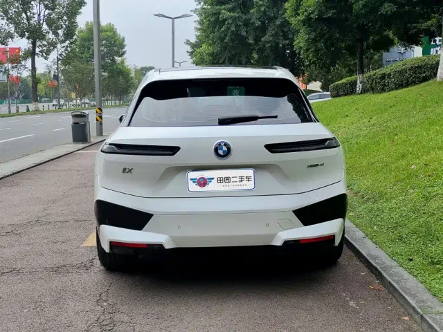 BMW iX — Фото автомобиля 5