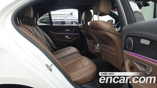 Mercedes-Benz E-Class — Фото автомобиля 11