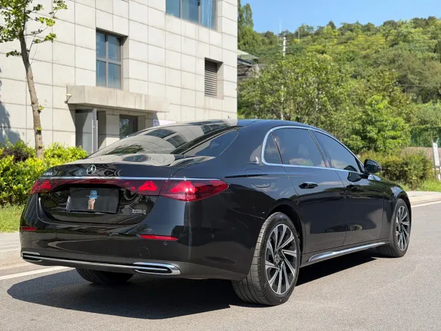 Mercedes-Benz E-Class — Фото автомобиля 11