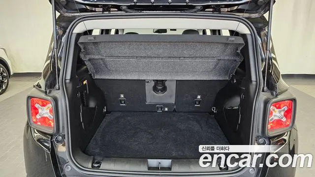 Jeep Renegade — Фото автомобиля 20
