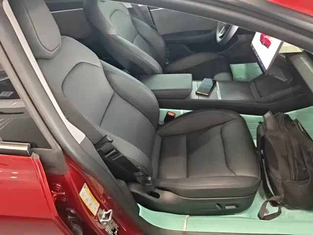 Tesla Model 3 — Фото автомобиля 24
