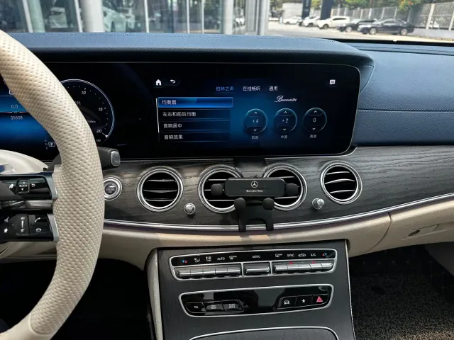 Mercedes-Benz E-Class — Фото автомобиля 7