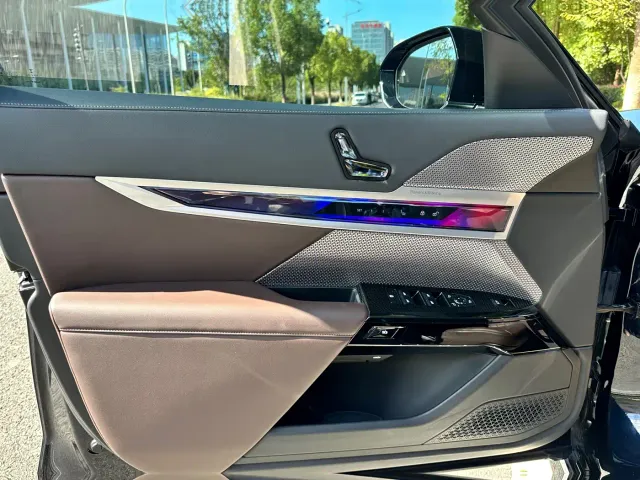 BMW 7 Series — Фото автомобиля 11